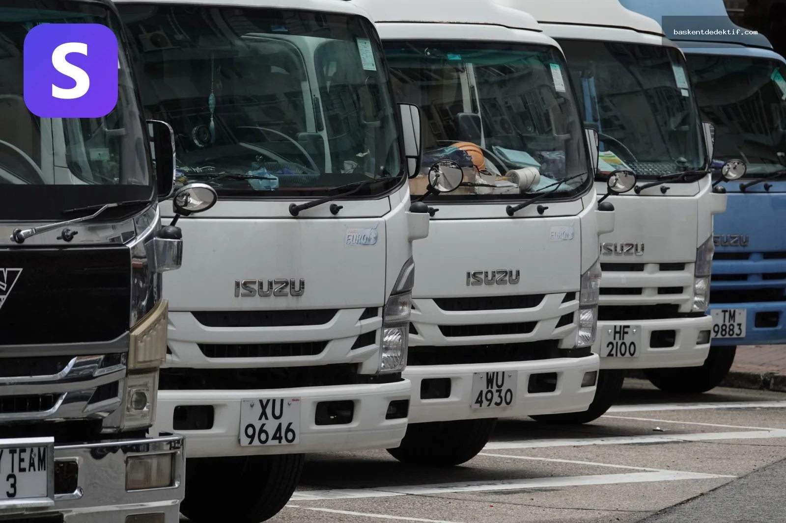 Nakliye Nasıl Yapılır? Baştan Sona Planlama Rehberi Nakliyat & Transfer Firması Türkiye'deki Nakliyat Firmaları için park edilmiş Isuzu kamyonları